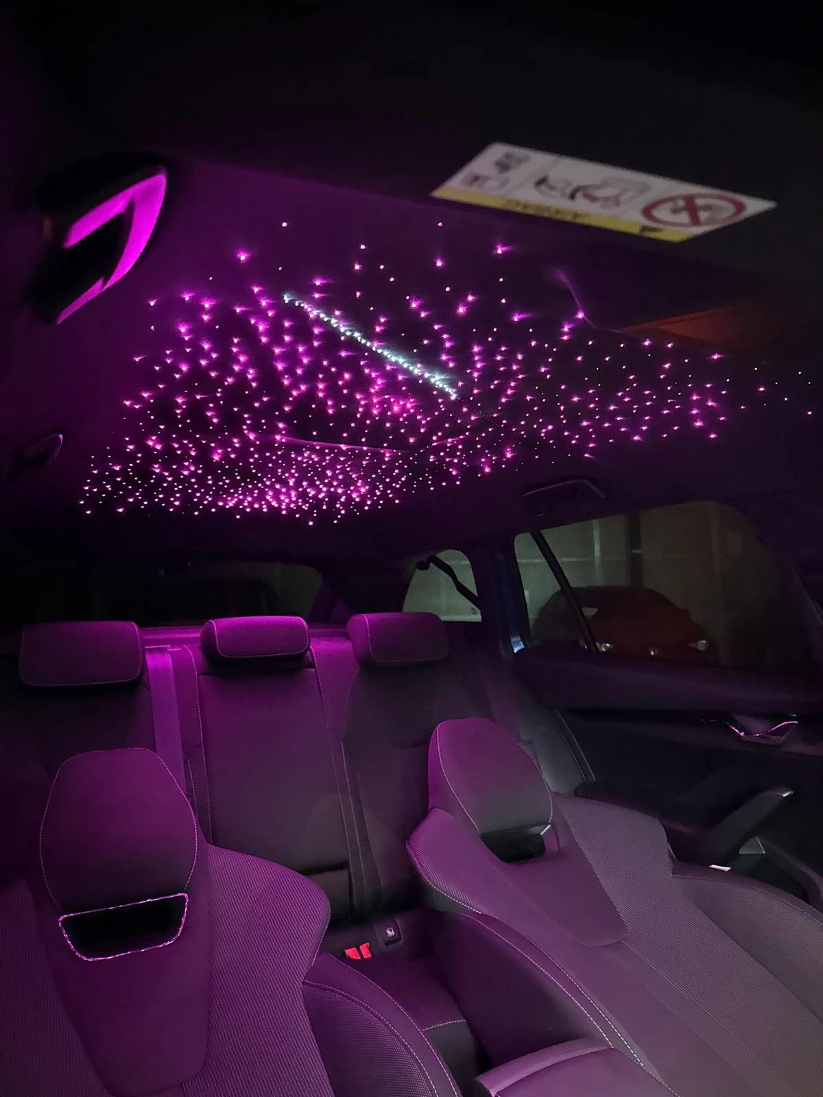 Luxus-Innenraum mit Sternenhimmel